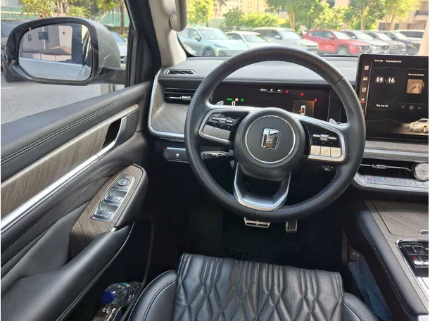 Car image 13