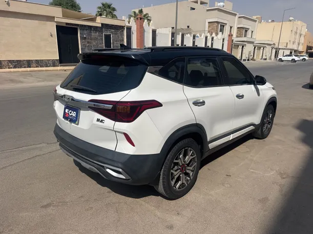 Car image 5
