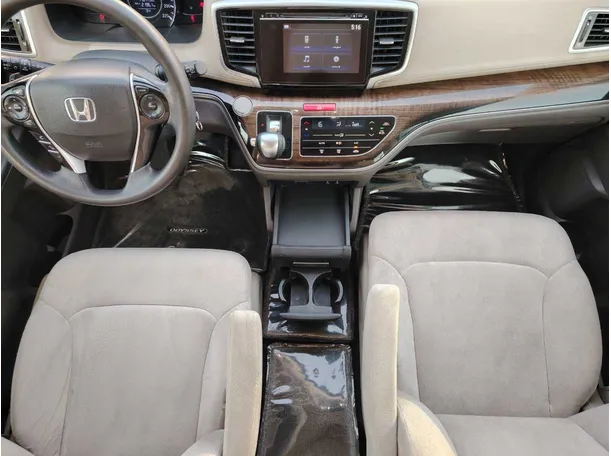 Car image 18