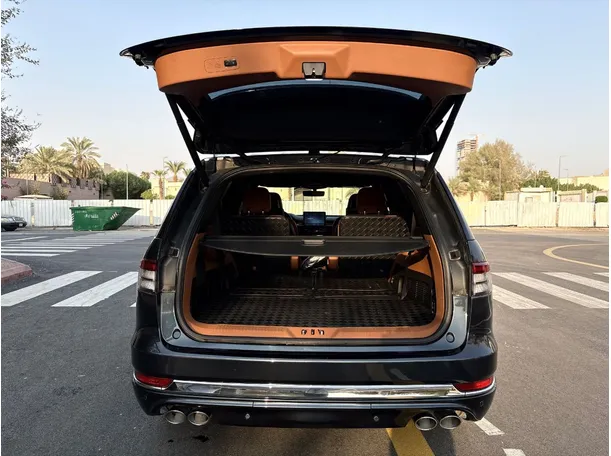 Car image 24