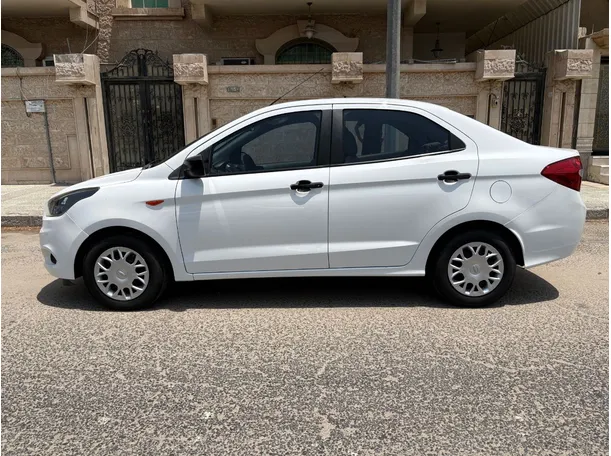 Car image 8