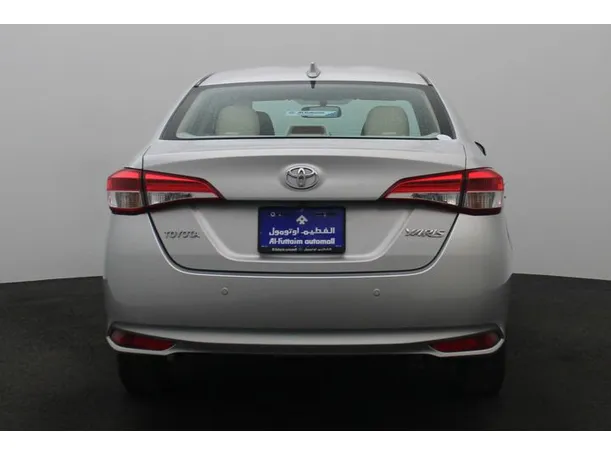 Car image 12