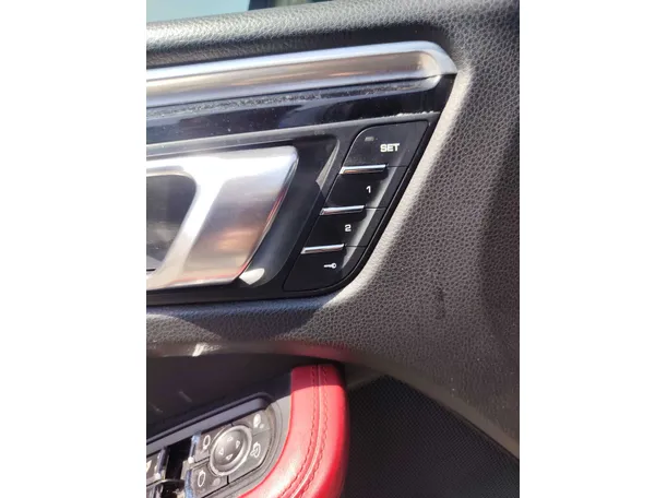 Car image 27