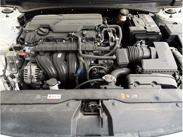 Car image 19