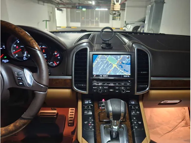 Car image 16