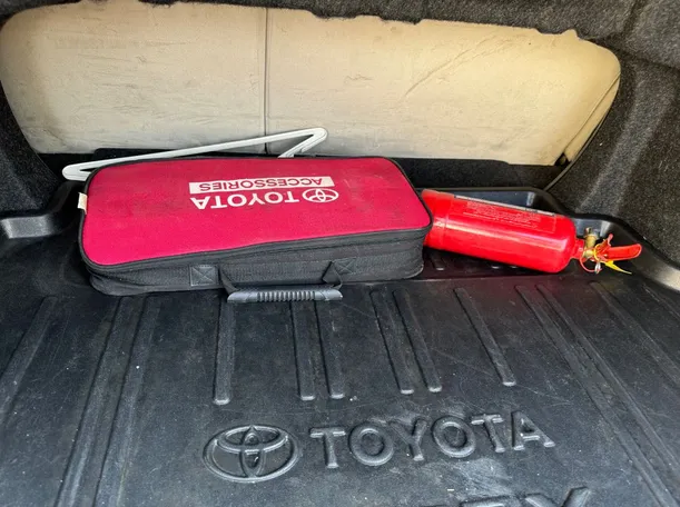 Car image 25