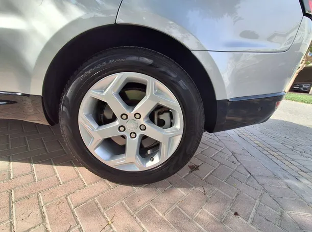 Car image 9