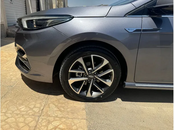 Car image 8