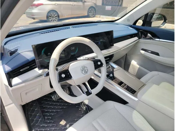 Car image 12