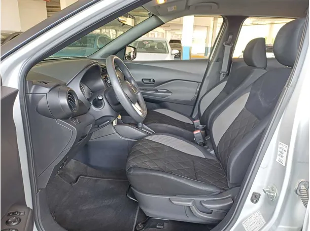 Car image 12