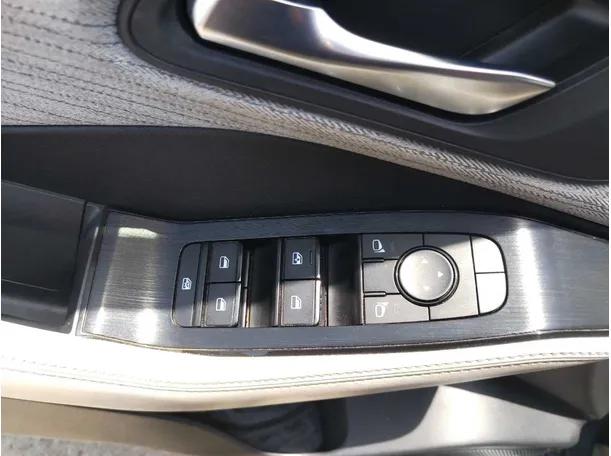 Car image 38