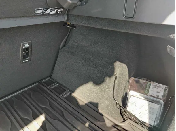 Car image 27