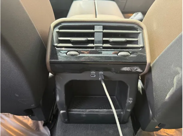Car image 31