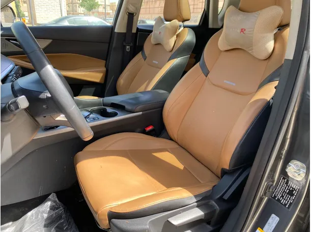 Car image 11