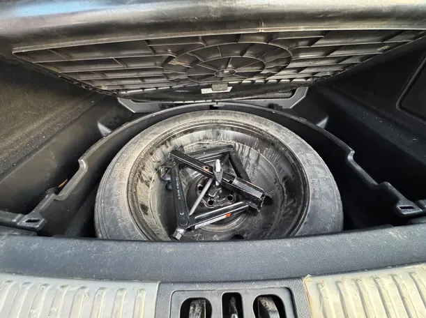 Car image 25