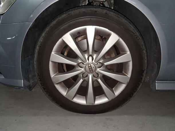 Car image 9
