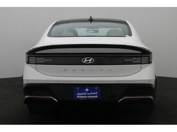 Car image 12