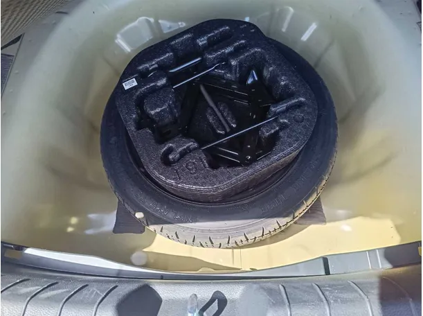 Car image 37