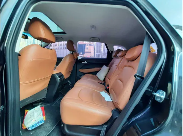 Car image 13