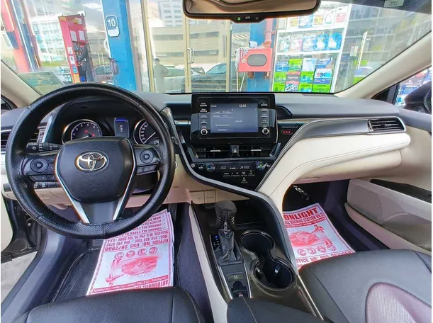 Car image 14