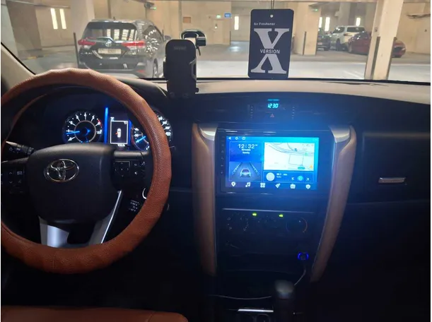 Car image 16