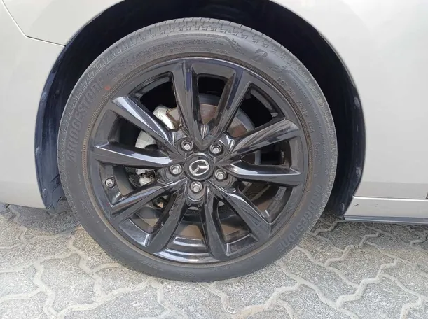Car image 9