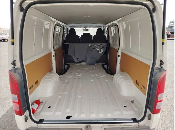 Car image 23