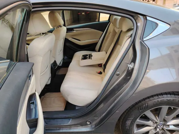 Car image 15