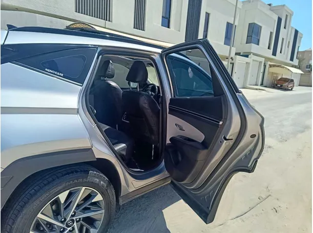Car image 14