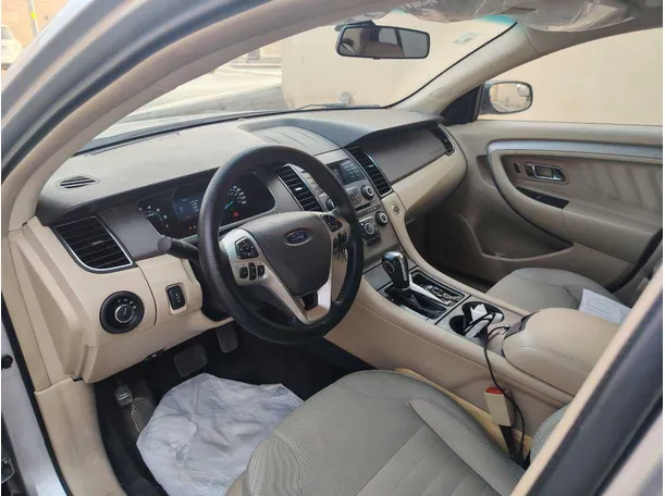 Car image 12