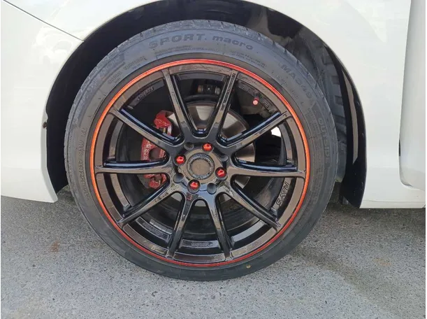 Car image 9