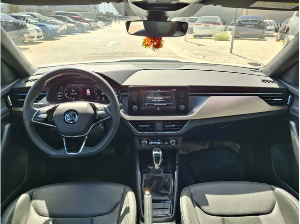 Car image 14