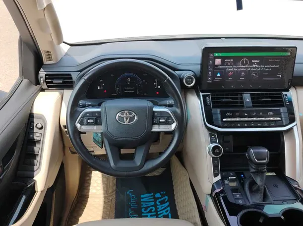 Car image 26