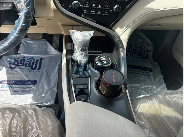 Car image 18