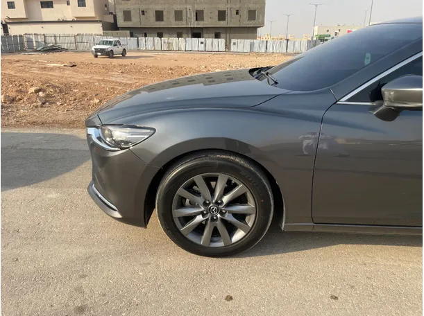 Car image 9