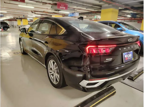 Car image 7
