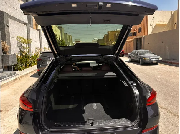 Car image 25