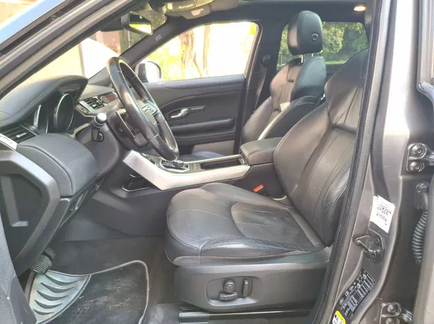 Car image 12