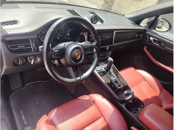 Car image 13