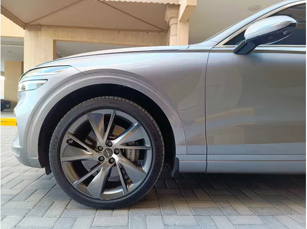 Car image 10