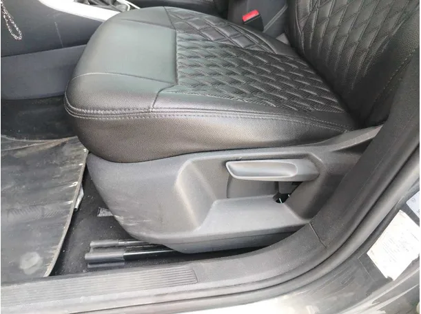 Car image 29
