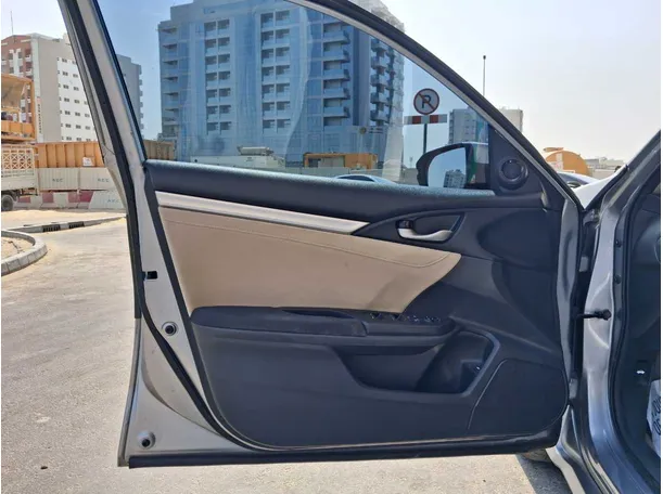 Car image 10
