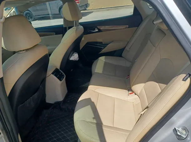 Car image 14