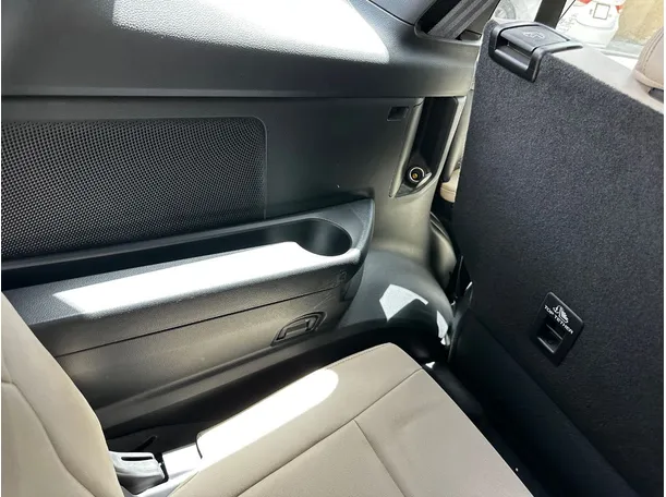 Car image 31