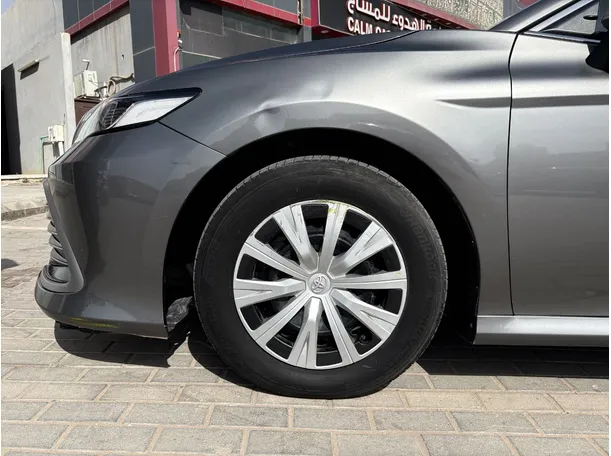 Car image 9