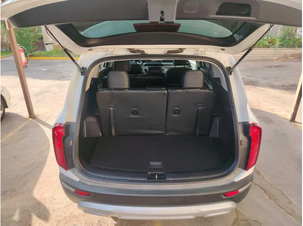 Car image 32