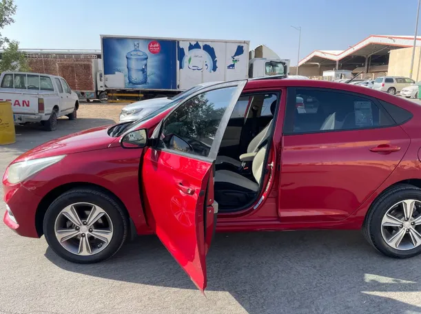 Car image 12