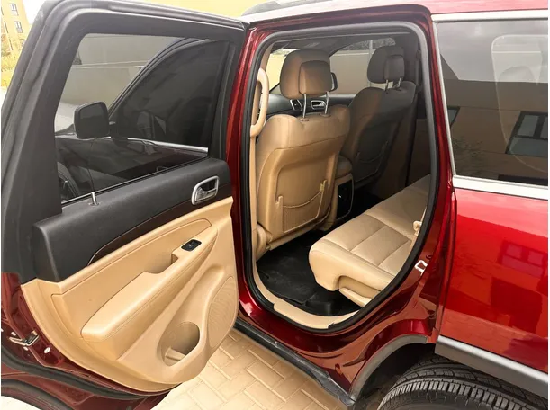Car image 13