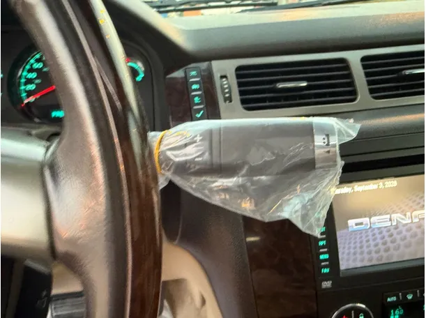Car image 19