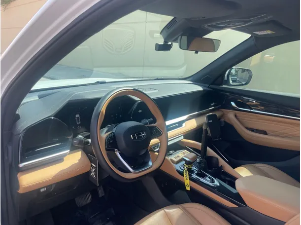 Car image 11